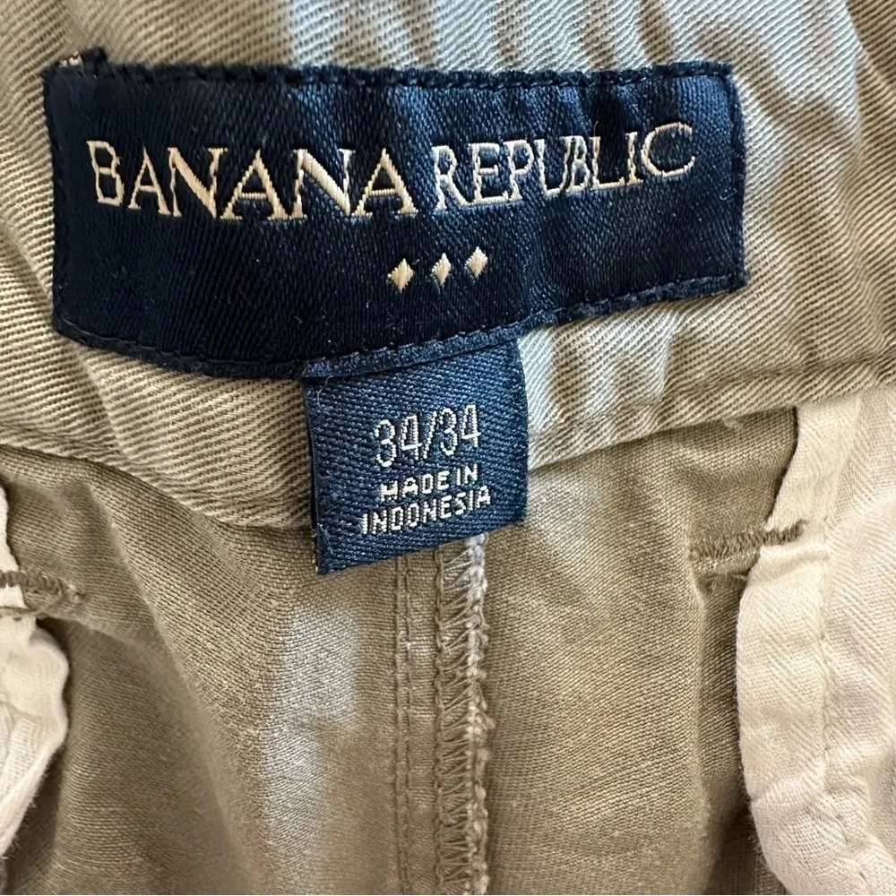 Banana Republic men's size 34 x 34 khaki pants, inseam 33